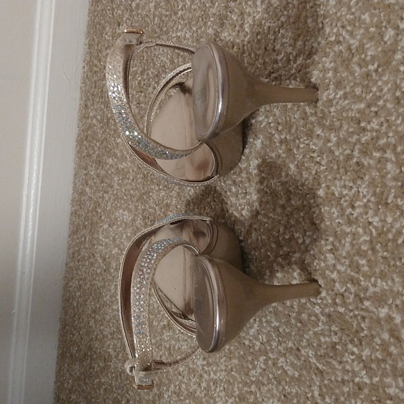 Silver slipper, Gold sparkling 2 in heals - Picture 5 of 9